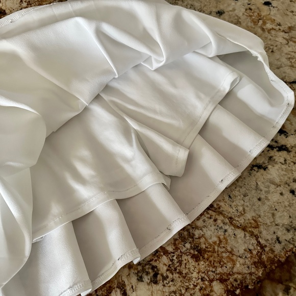 5 for $15 🦋 HOEREV | High Waist Pleated Skater Skirt in White - Picture 5 of 6